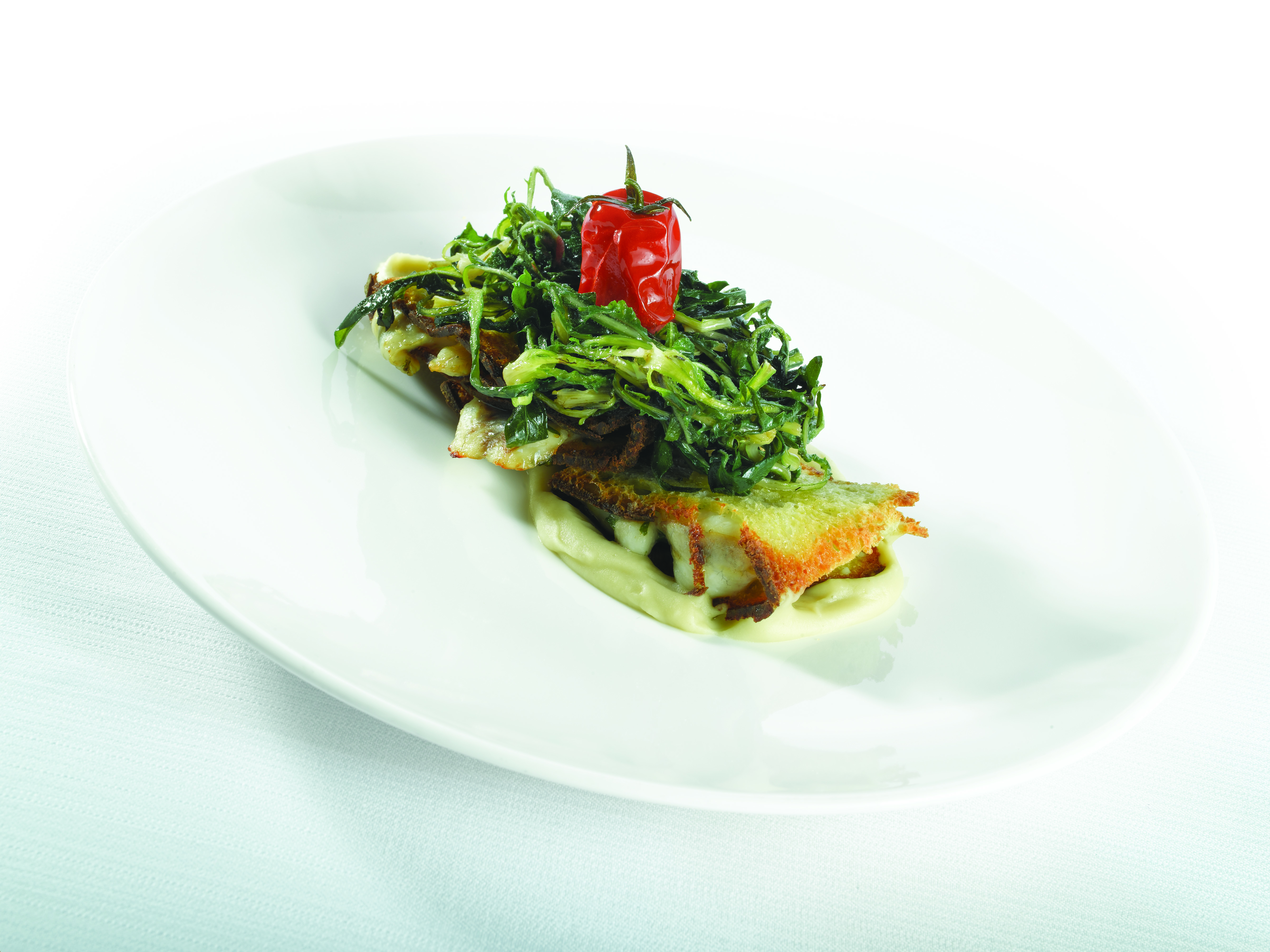 Orata in fascia di pane con fave e cicorie: ricetta dello chef Nazario Biscotti Orata in fascia di pane con fave e cicorie: ricetta dello chef Nazario Biscotti