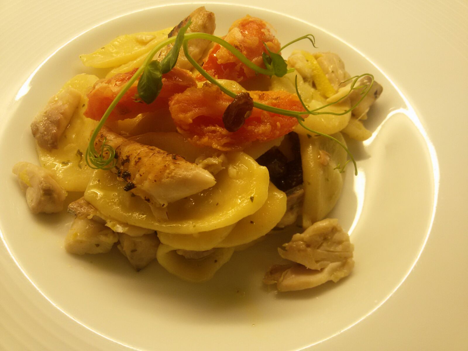 Strascinati con Sgombro, Uva Sultanina e Capperi: Ricetta dello Chef Giuseppe Vivo Strascinati con Sgombro, Uva Sultanina e Capperi: Ricetta dello Chef Giuseppe Vivo